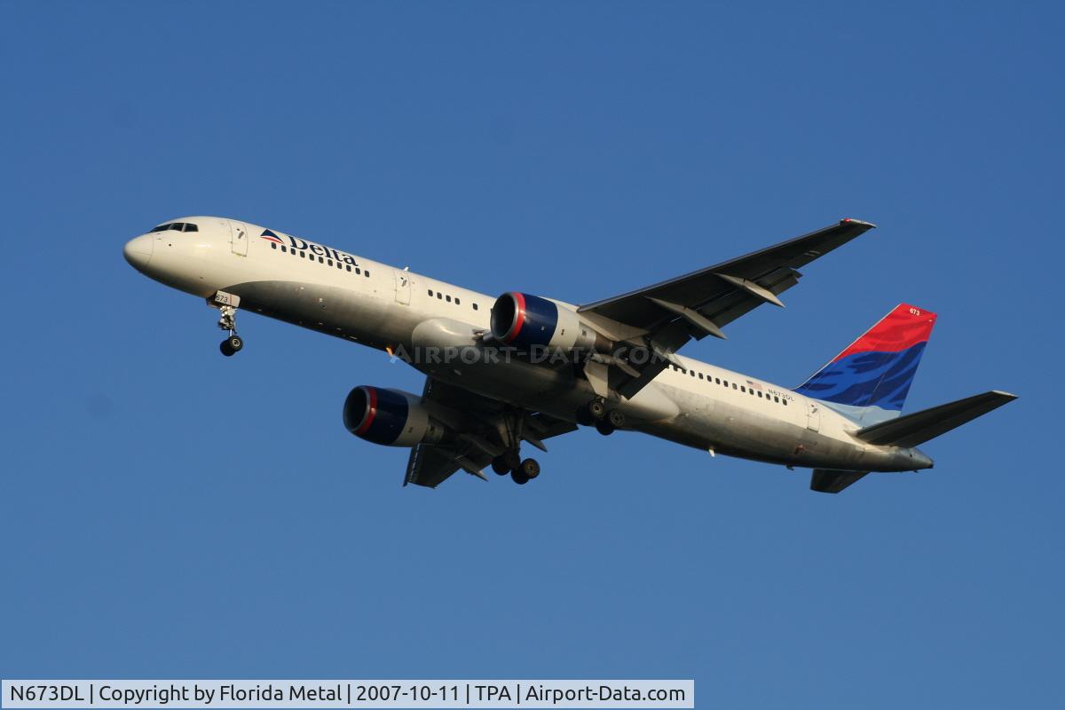 N673DL, 1992 Boeing 757-232 C/N 25978, Delta