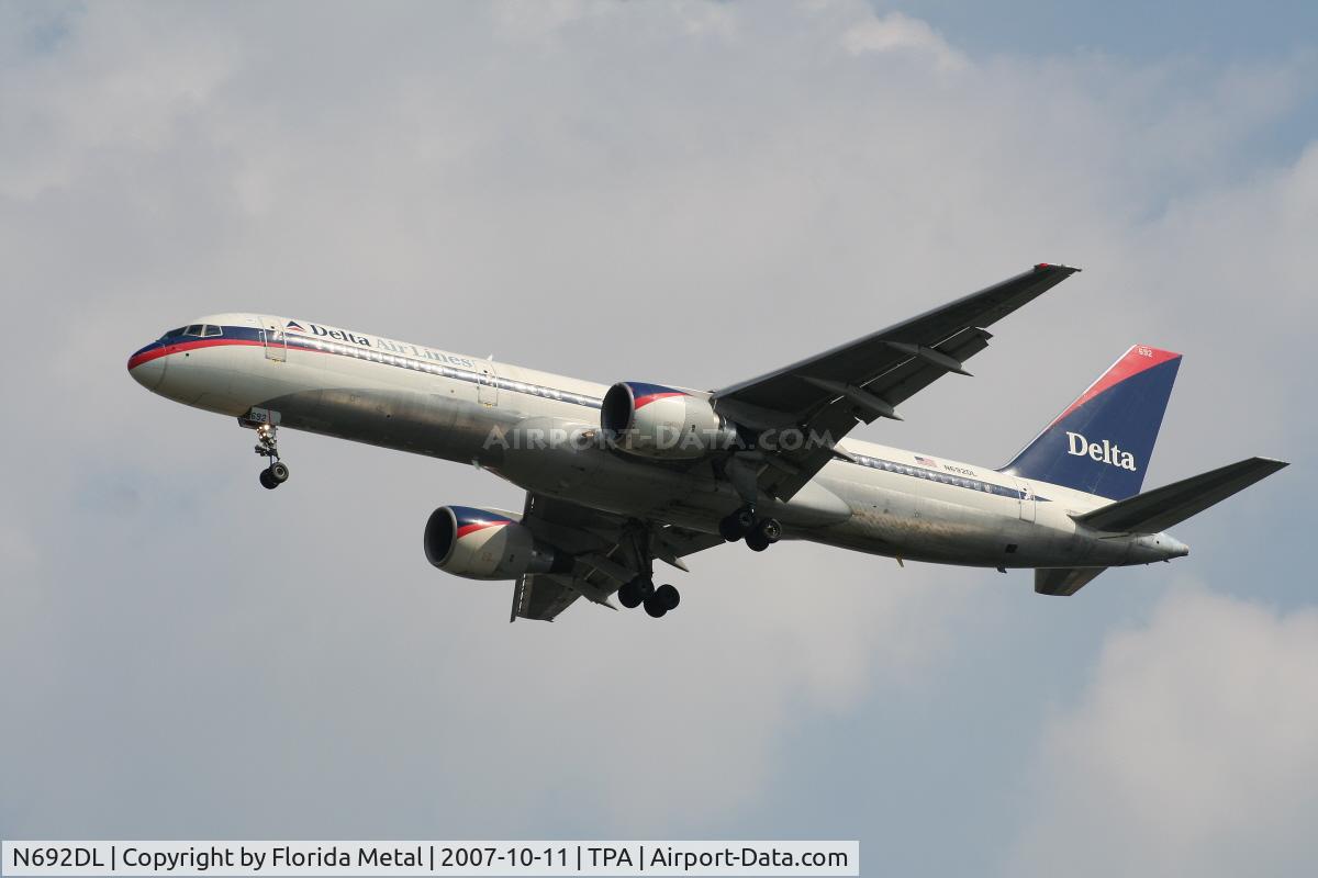 N692DL, 1998 Boeing 757-232 C/N 29724, Delta