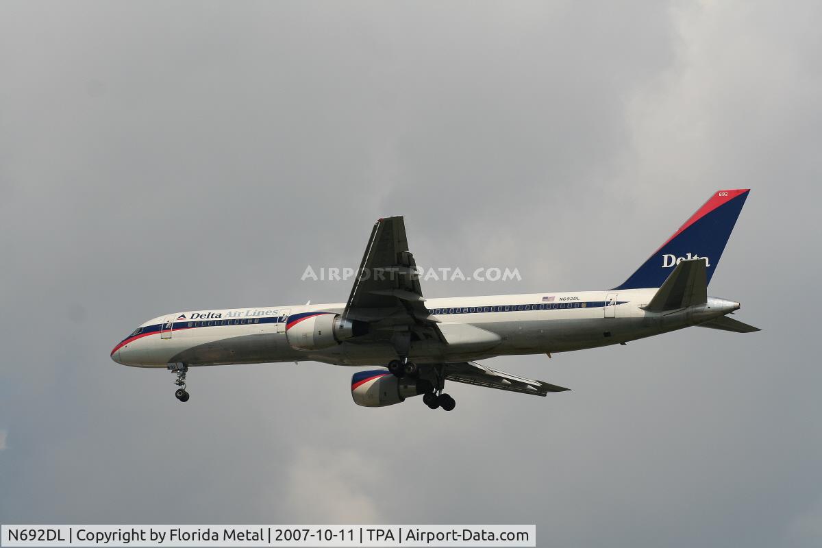 N692DL, 1998 Boeing 757-232 C/N 29724, Delta
