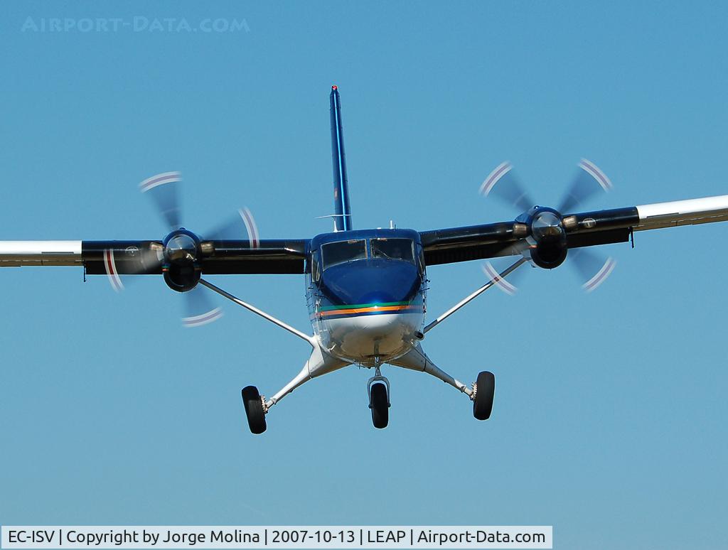 EC-ISV, De Havilland Canada DHC-6-200 Twin Otter C/N 205, Amazing final approach to RWY 17, after a launching of parachutists in Empuriabrava Skydive Center.