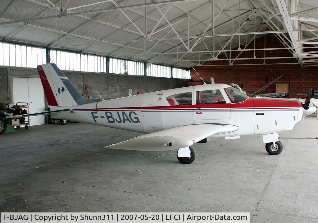 F-BJAG, Piper PA-24-260 Comanche C/N 24359, Inside the Airclub's hangar
