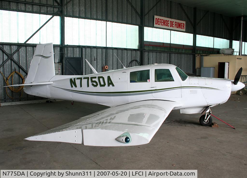 N775DA, 1964 Mooney M20E C/N 486, Inside the Airclub's hangar