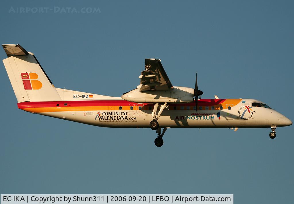EC-IKA, 2002 De Havilland Canada DHC-8-315Q Dash 8 C/N 590, Landing rwy 14R