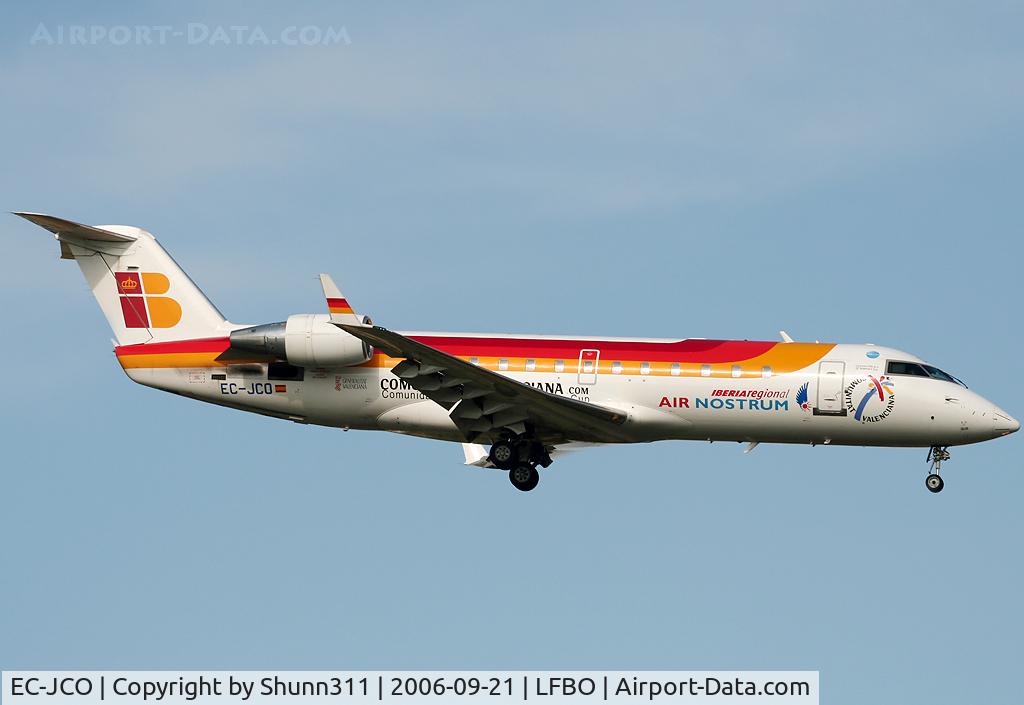 EC-JCO, 2004 Bombardier CRJ-200ER (CL-600-2B19) C/N 7984, Landing rwy 14R