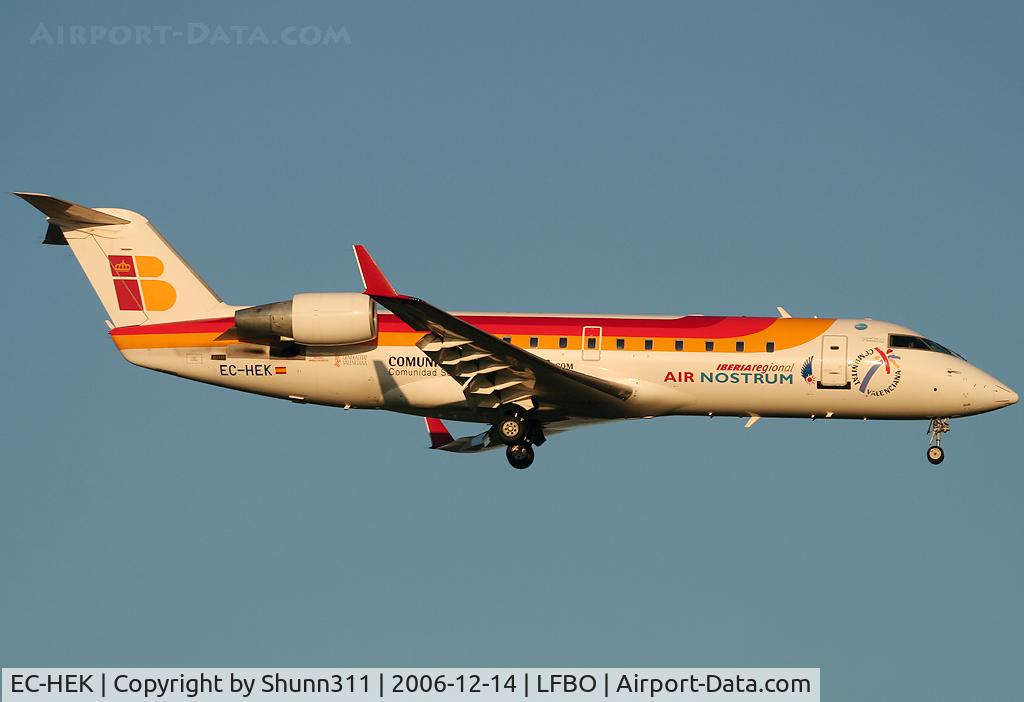 EC-HEK, 1999 Canadair CRJ-200ER (CL-600-2B19) C/N 7320, Landing rwy 14R