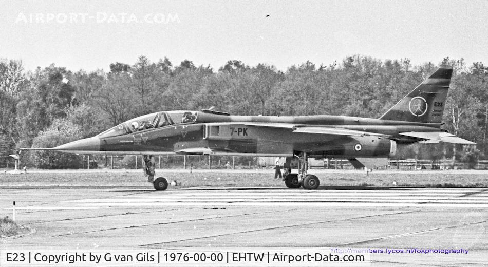 E23, Sepecat Jaguar E C/N E23, This is the 7-PK Jaguar E, from the French airforce during the 1976 tactical weapens meet at Twenthe (EHTW) airbase in the Netherlands. (bringing a set new wheels for a French T-33 who had made a hard landing at Twenthe)