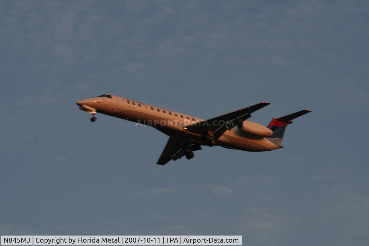 N845MJ, 2001 Embraer ERJ-145LR (EMB-145LR) C/N 145502, Delta Connection