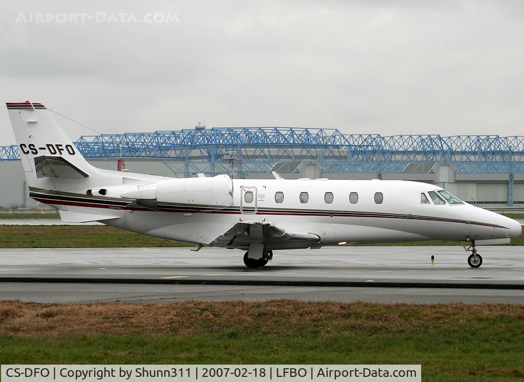 CS-DFO, 2002 Cessna 560 Citation Excel C/N 560-5314, Taxiing holy point rwy 14L for departure