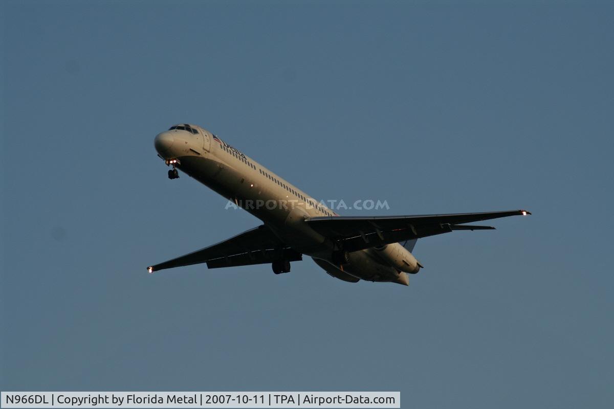 N966DL, 1990 McDonnell Douglas MD-88 C/N 53115, Delta