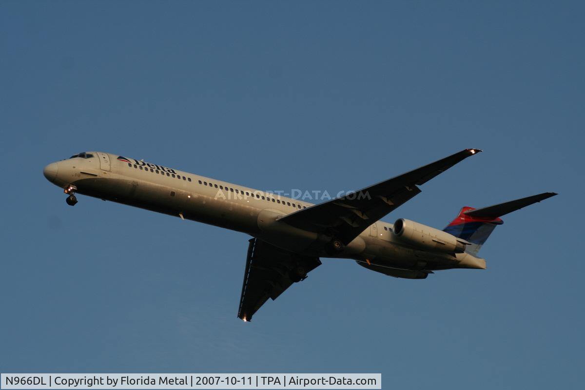 N966DL, 1990 McDonnell Douglas MD-88 C/N 53115, Delta