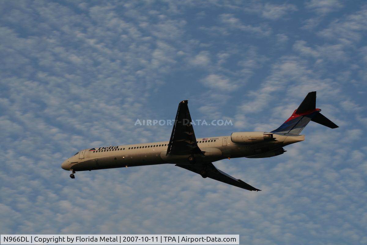 N966DL, 1990 McDonnell Douglas MD-88 C/N 53115, Delta