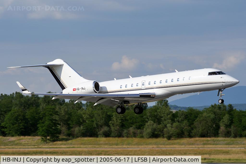 HB-INJ, 2000 Bombardier BD-700-1A10 Global Express C/N 9086, landing on rwy 16 - sister ship of N67RX Tapaj Inc.