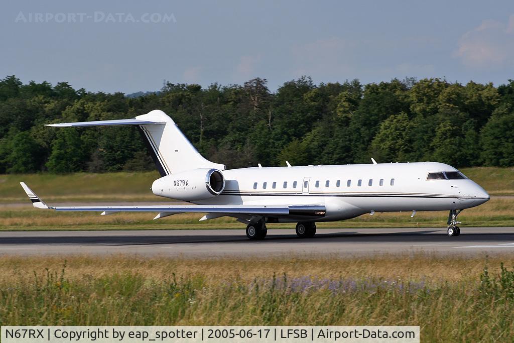 N67RX, 2000 Bombardier Global Express (BD-700-1A10) C/N 9067, departing on rwy 16 - sister ship of HB-INJ - Japat Ltd.