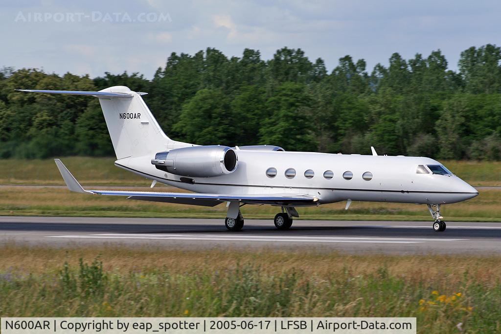 N600AR, 2000 Gulfstream Aerospace G-IV SP C/N 1419, landing on rwy 16