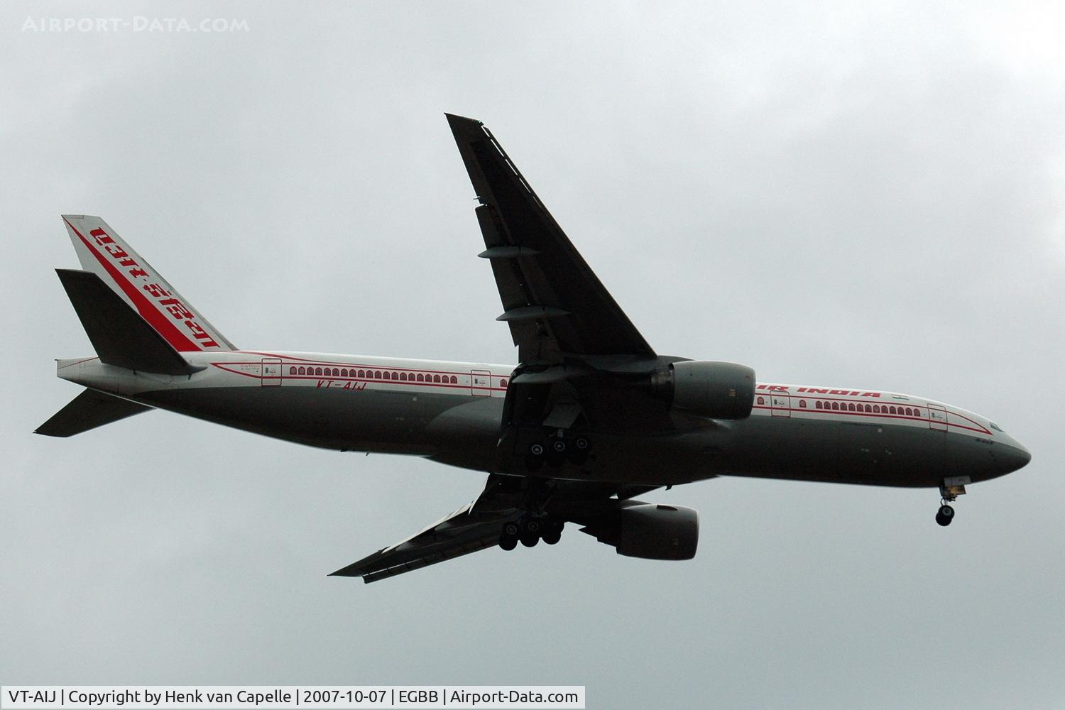 VT-AIJ, 1997 Boeing 777-222/ER C/N 26943, Air India 777-200 approaching Birmingham airport