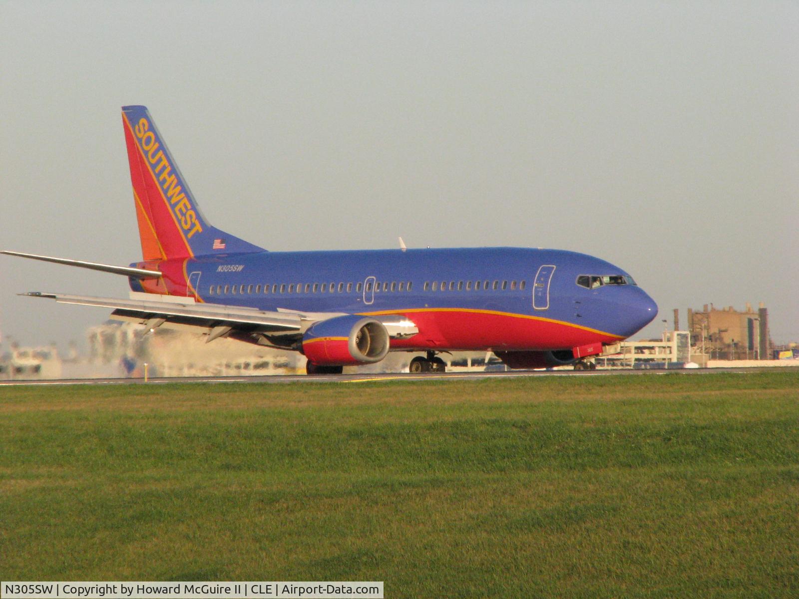 N305SW, 1985 Boeing 737-3H4 C/N 22945, Cleveland Hopkins Airport