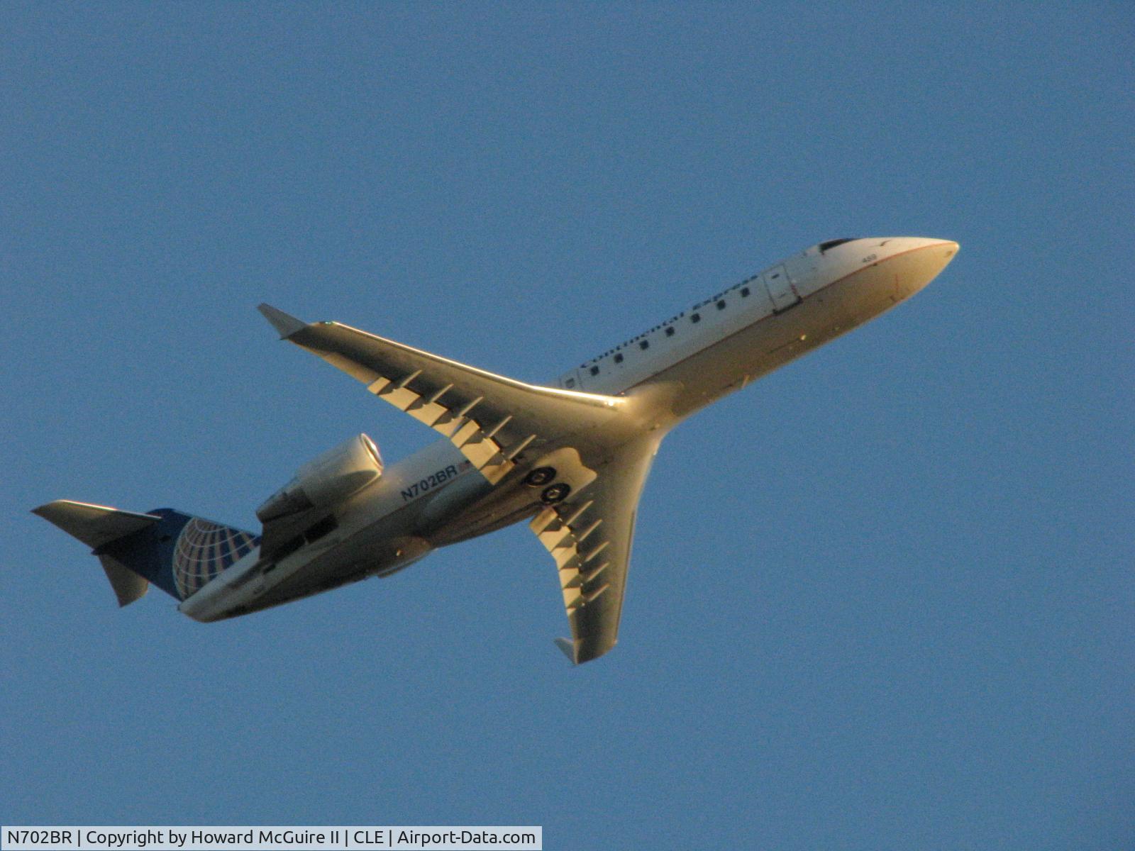 N702BR, 2000 Bombardier CRJ-200ER (CL-600-2B19) C/N 7462, Cleveland Hopkins Airport