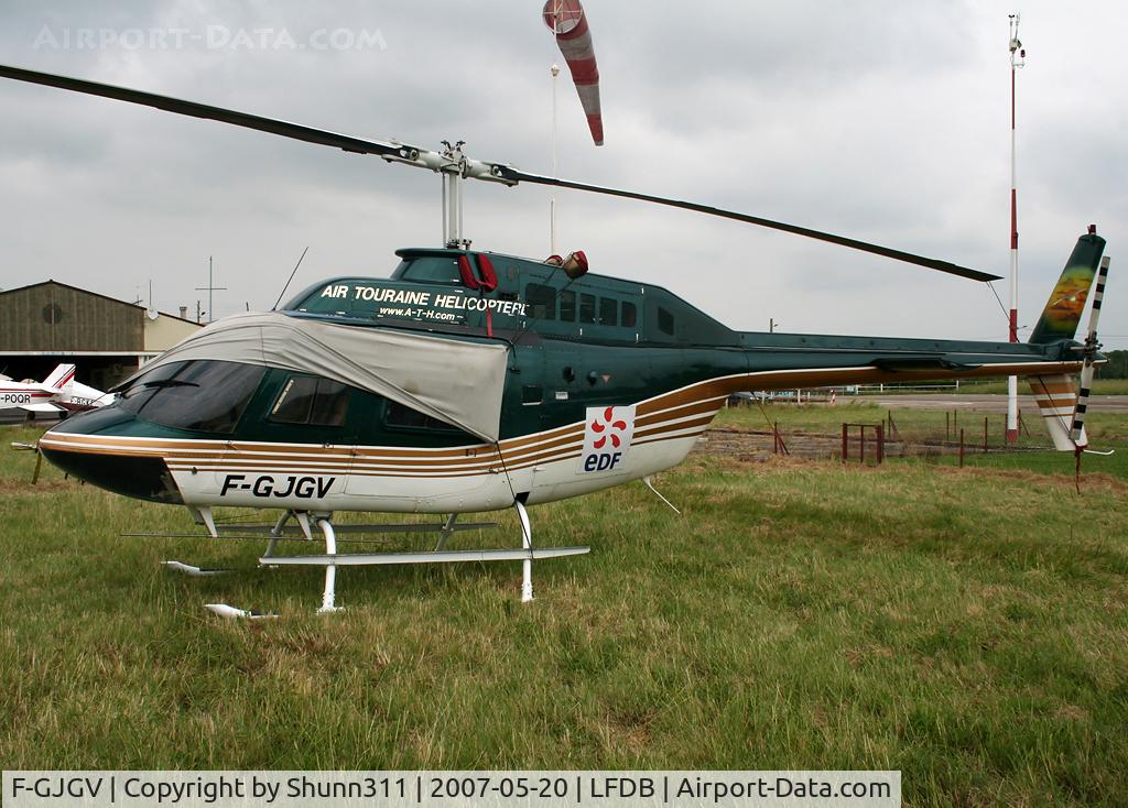 F-GJGV, Bell 206B JetRanger II C/N 913, Parked on the grass during Open Day