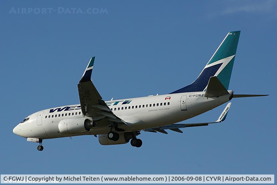 C-FGWJ, 2004 Boeing 737-7CT C/N 32764, Westjet landing at YVR