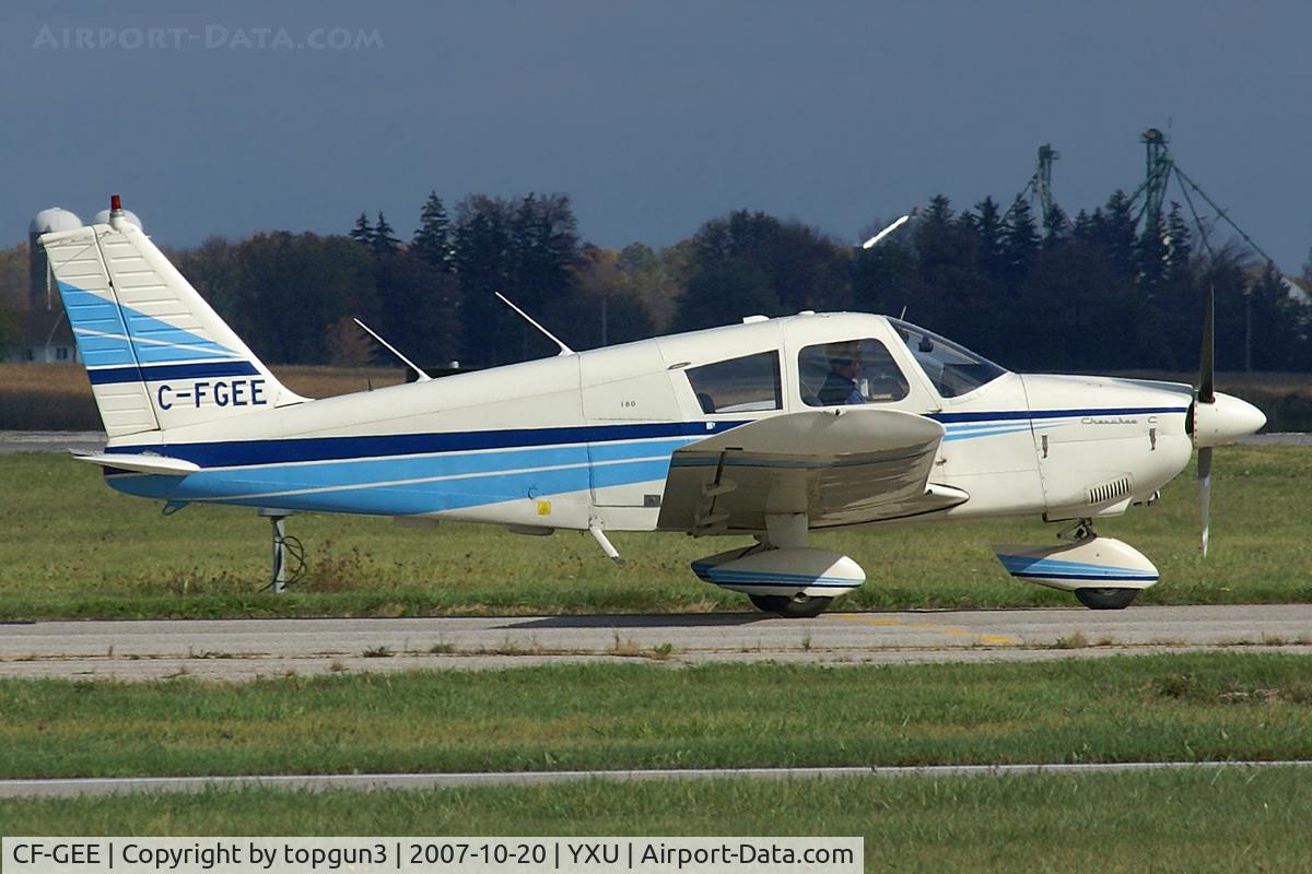 CF-GEE, 1967 Piper PA-28-180 C/N 28 3819, Taxiing on Golf for departure.