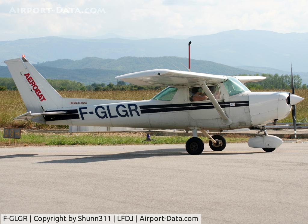 F-GLGR, Reims F152 C/N A152-0384, Arriving from a light flight