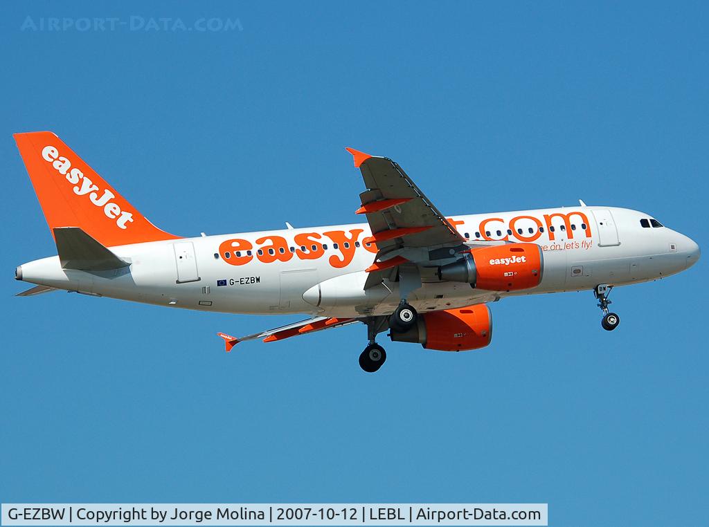 G-EZBW, 2007 Airbus A319-111 C/N 3134, Clear to land RWY 07L.
