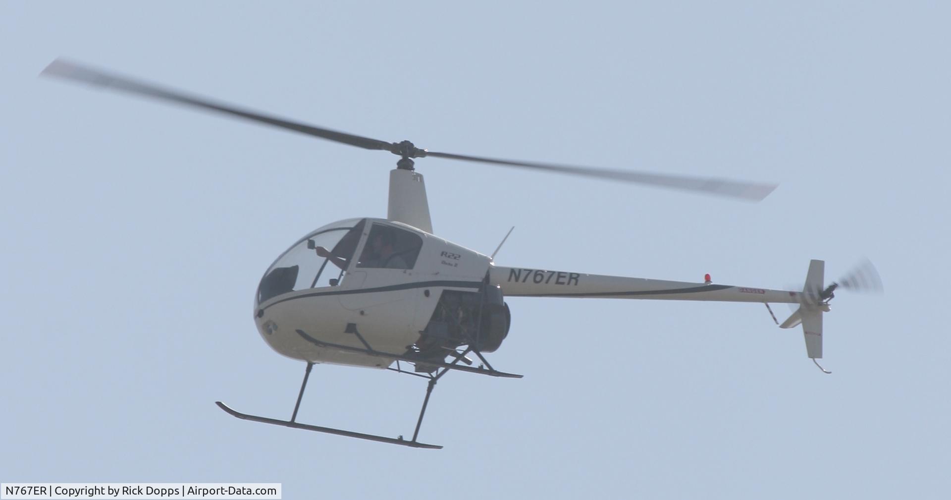 N767ER, 2005 Robinson R22 BETA C/N 3956, Flying over Huntington Beach CA