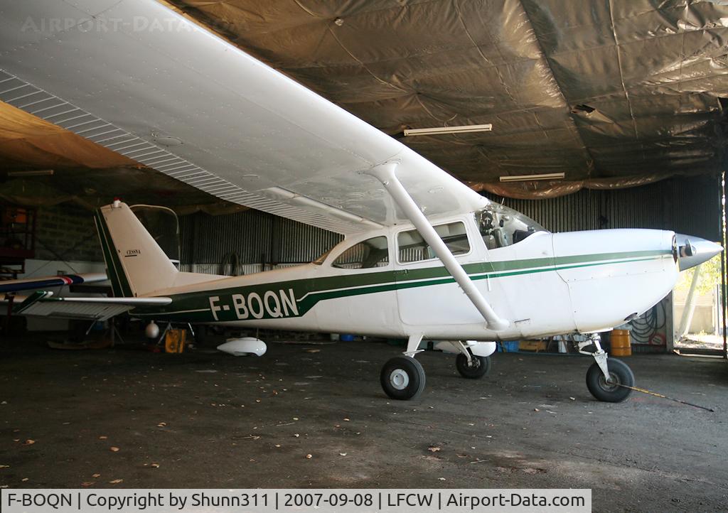 F-BOQN, 1967 Cessna R172E C/N R172-0256, Inside the Airclub's hangar