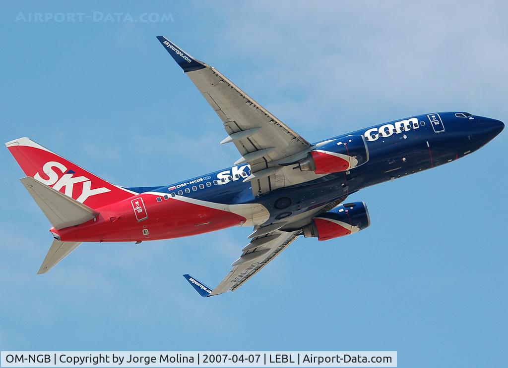 OM-NGB, 2005 Boeing 737-76N C/N 32695, Climbing after take off RWY 07R.