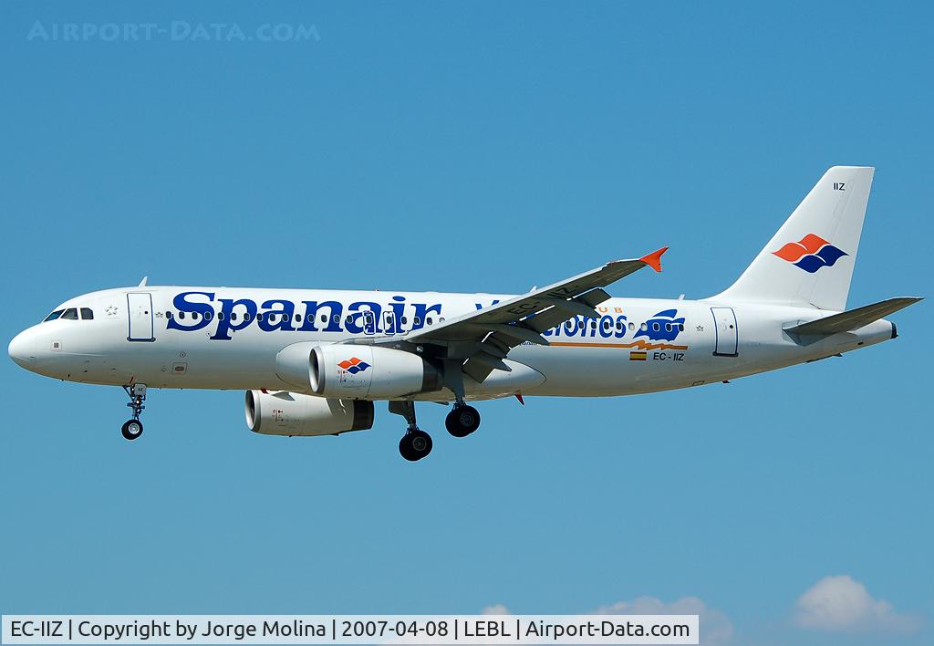 EC-IIZ, 2002 Airbus A320-232 C/N 1862, On short final RWY 25R.