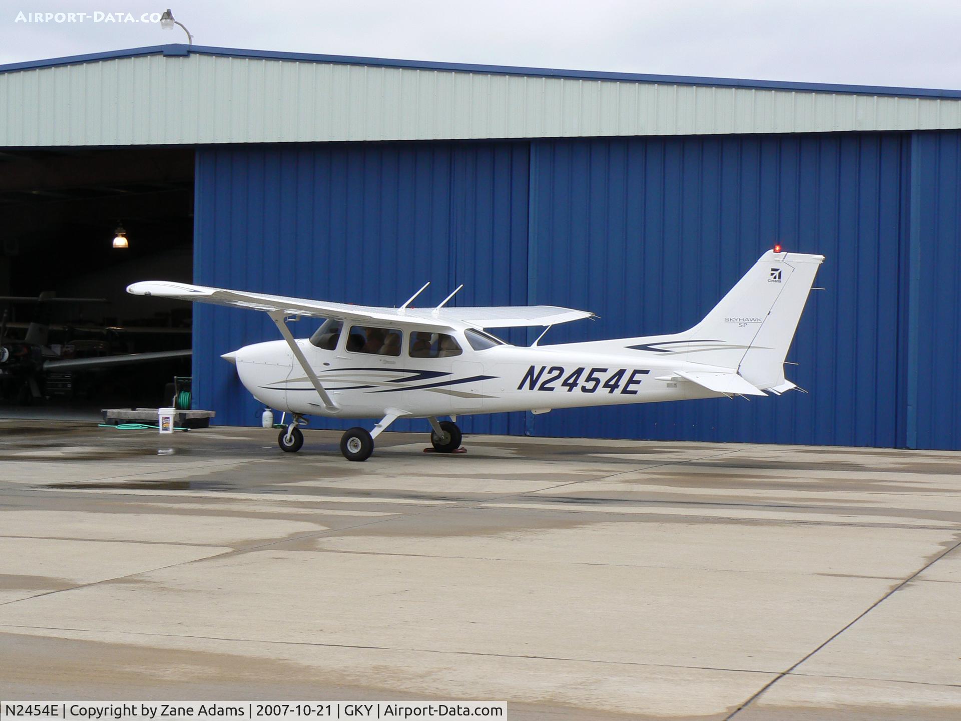 N2454E, 2007 Cessna 172S C/N 172S10571, On the ramp at Arlington Muni