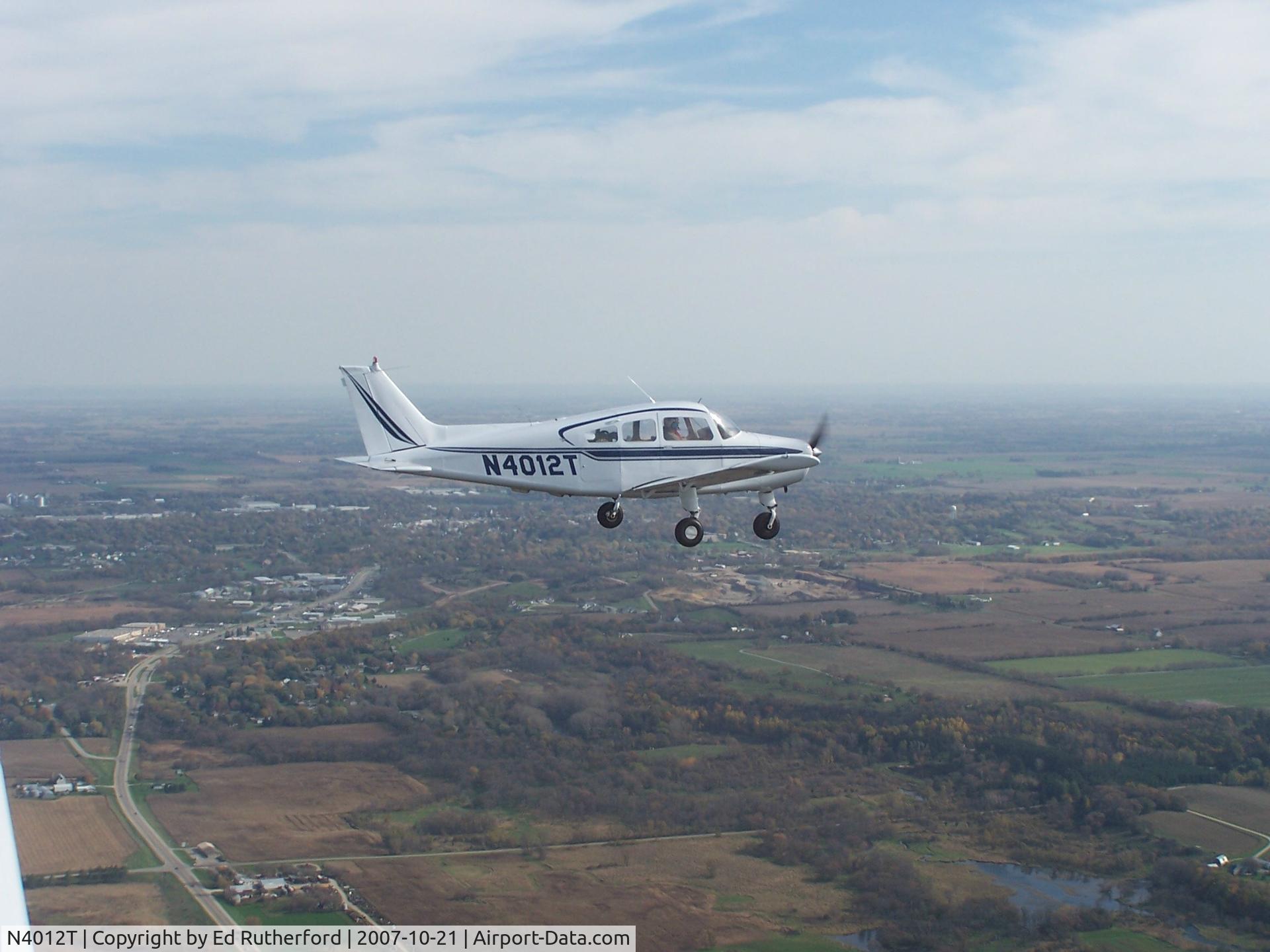 N4012T, 1968 Beech B23 Musketeer C/N M-1119, On the way to lunch in Wisconsin