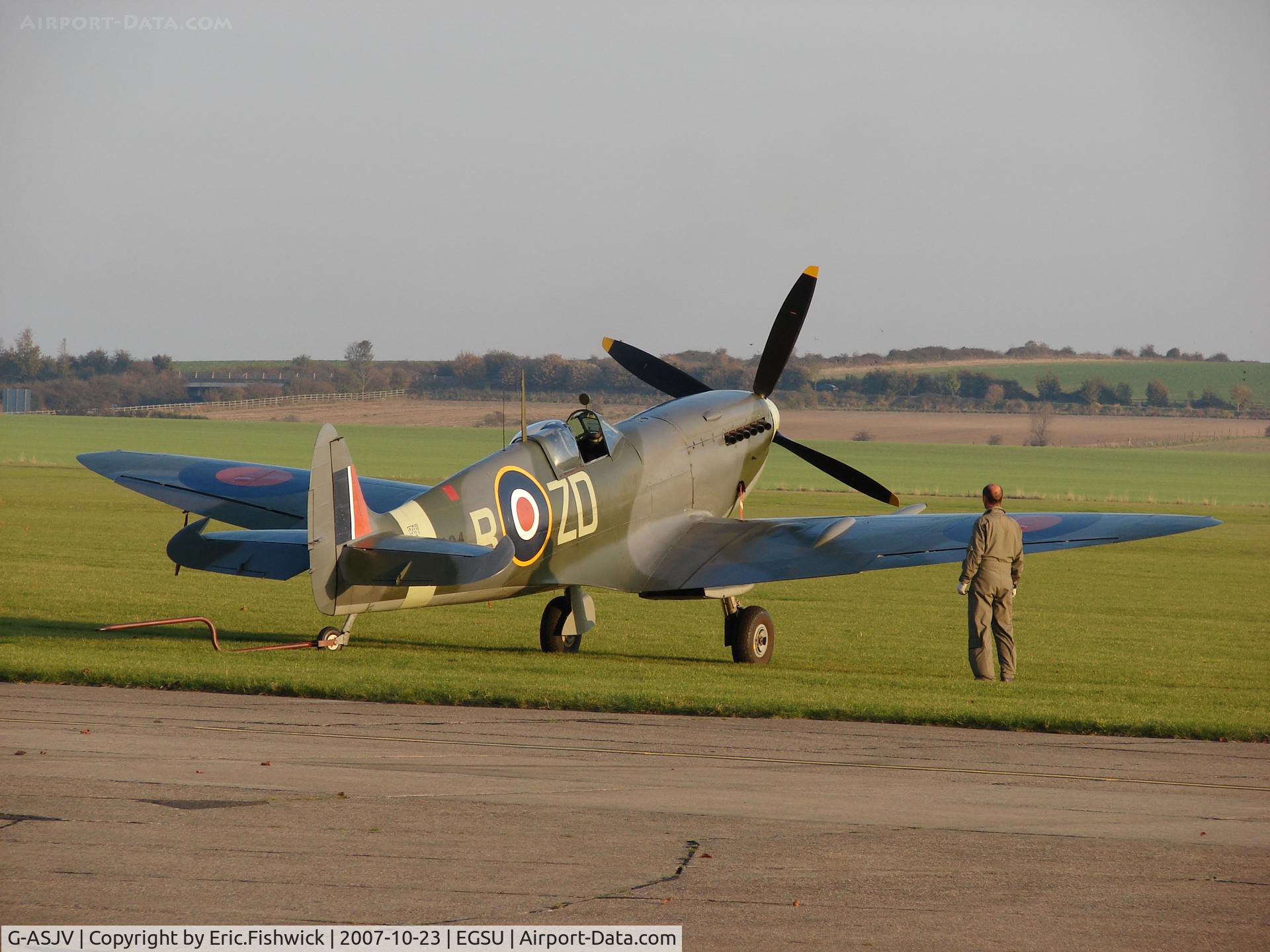 G-ASJV, 1943 Supermarine 361 Spitfire LF.IXb C/N CBAF.IX.552, 2. MH434 ('OFMC') at Duxford