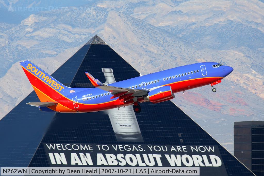 N262WN, 2006 Boeing 737-7H4 C/N 32519, Southwest Airlines N262WN (FLT SWA2216) climbing out from RWY 1R enroute to Pittsburgh Int'l (KPIT).