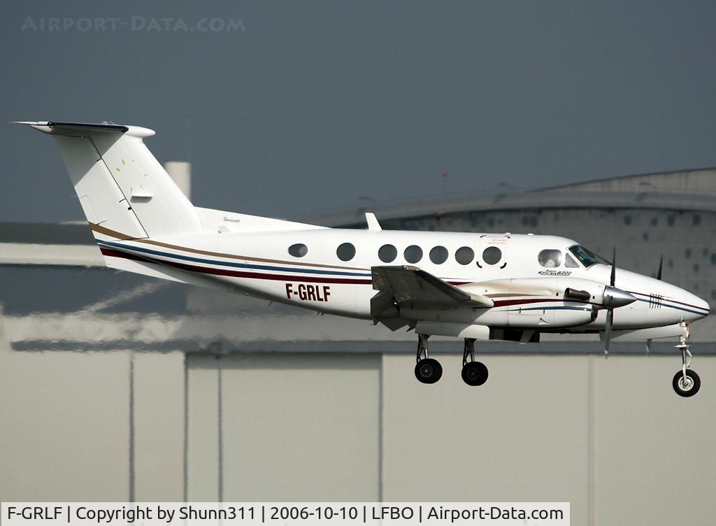 F-GRLF, 1998 Raytheon B200 King Air C/N BB-1607, Landing rwy 14R
