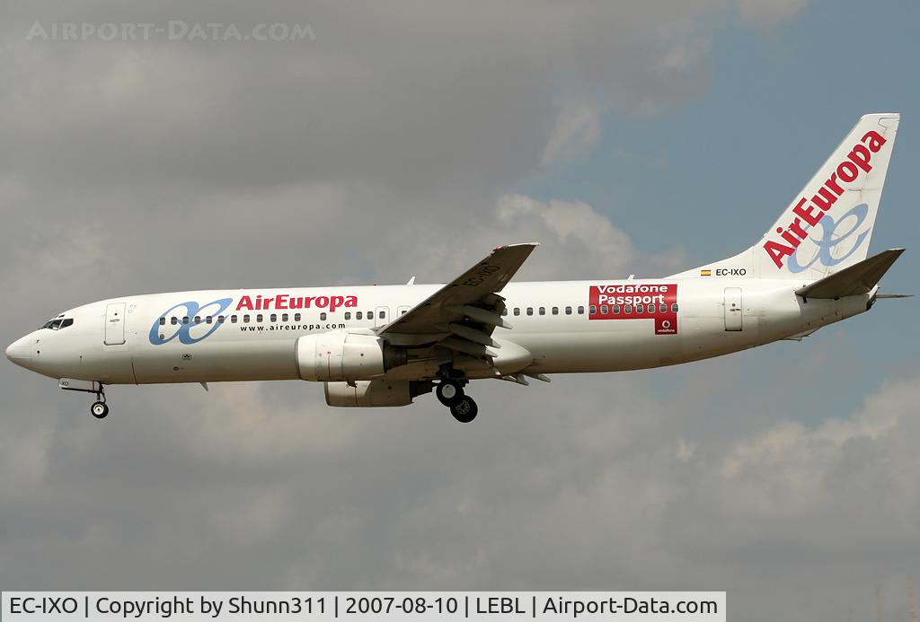 EC-IXO, 2000 Boeing 737-883 C/N 30467, Landing rwy 25R