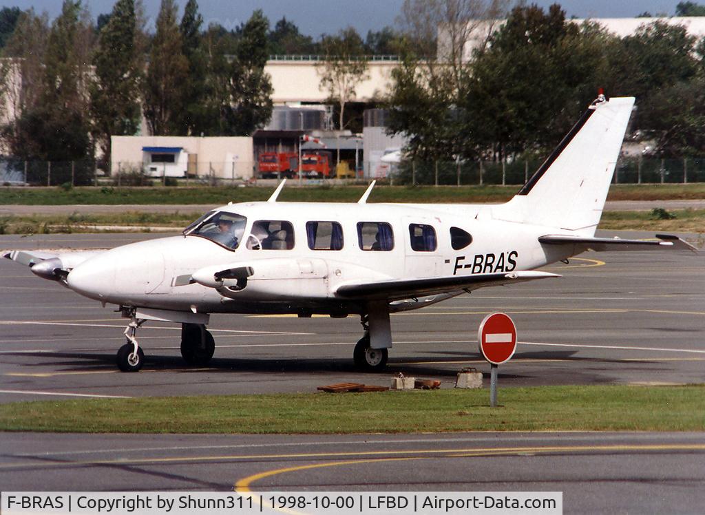F-BRAS, 1968 Piper PA-31 Navajo C/N 31281, Parked at the General Aviaition apron