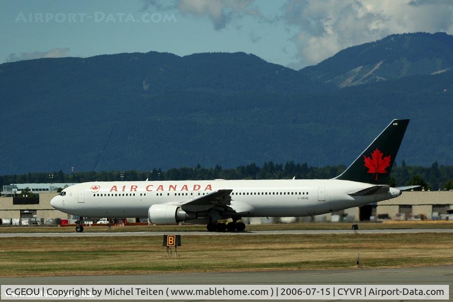 C-GEOU, 1999 Boeing 767-375 C/N 30108, Air Canada taking off from YVR