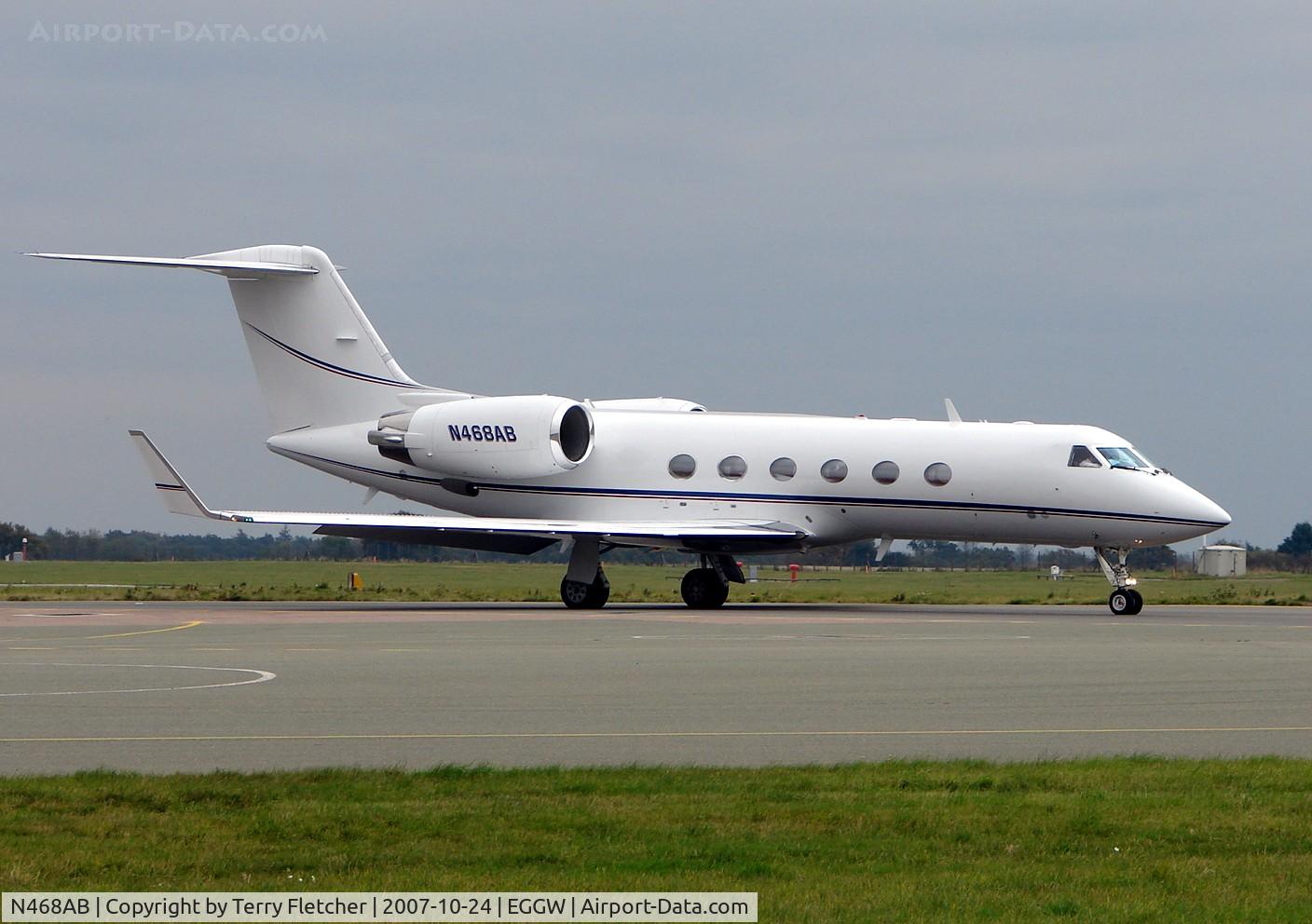 N468AB, 2002 Gulfstream Aerospace G-IV C/N 1477, on a busy day at Luton Airport (UK)