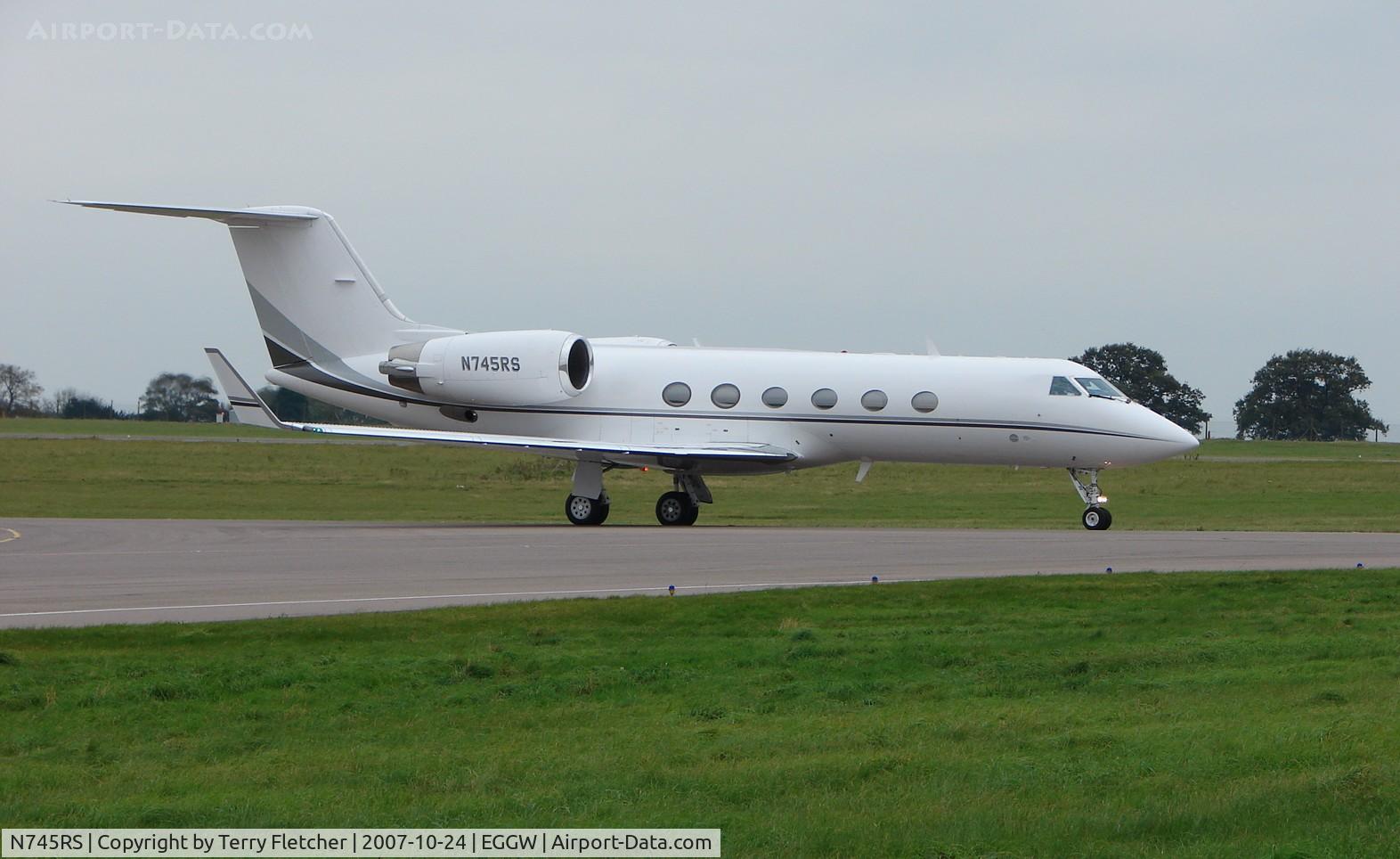 N745RS, 1988 Gulfstream Aerospace G-IV C/N 1063, on a busy day at Luton Airport (UK)