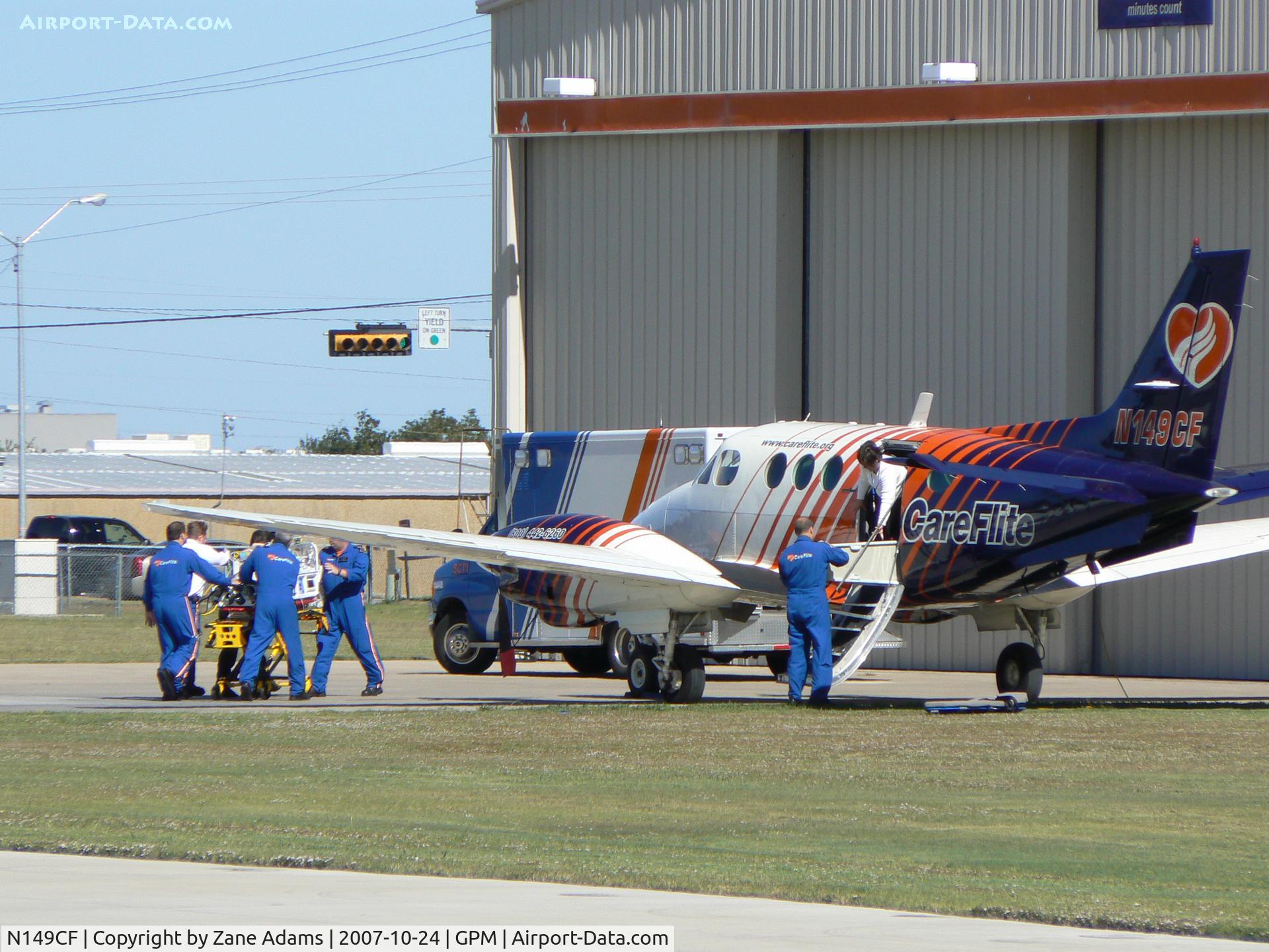N149CF, 1980 Beech C90 King Air C/N LJ-925, Transfering a patient...