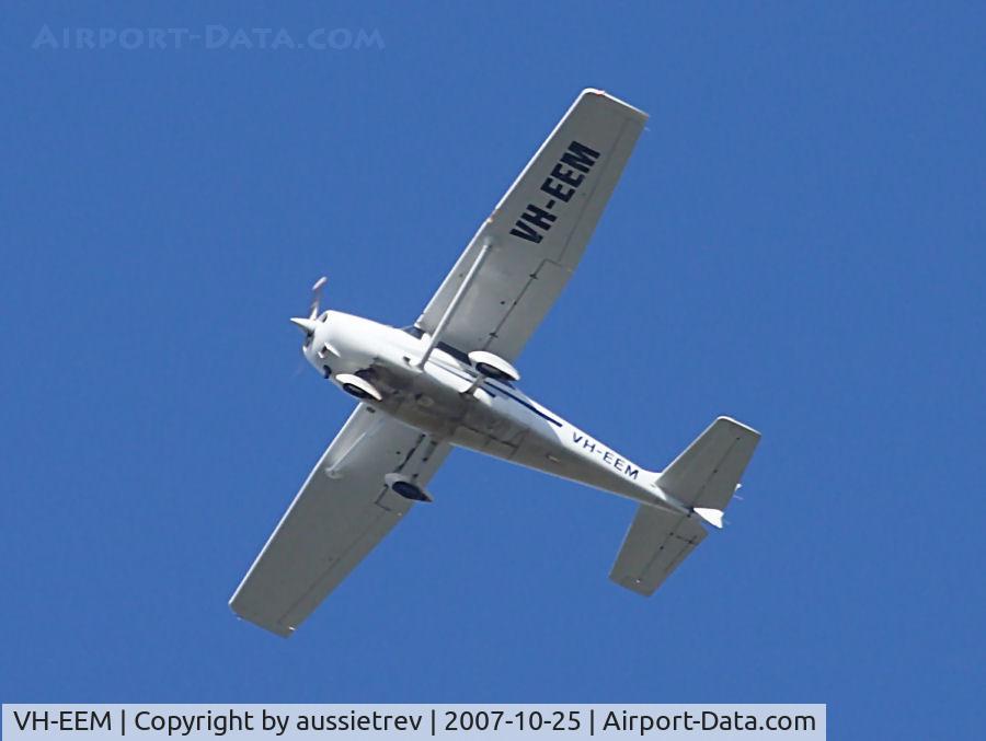 VH-EEM, 1998 Cessna 172R C/N 17280487, Heading South East over the Gold Coast