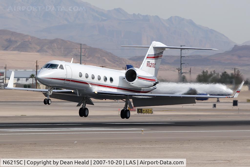 N621SC, 2002 Gulfstream Aerospace G-IV SP C/N 1481, New World Jet Corporation 2002 Gulfstream G-IV N621SC from San Jose Int'l (KSJC) landing on RWY 25L.