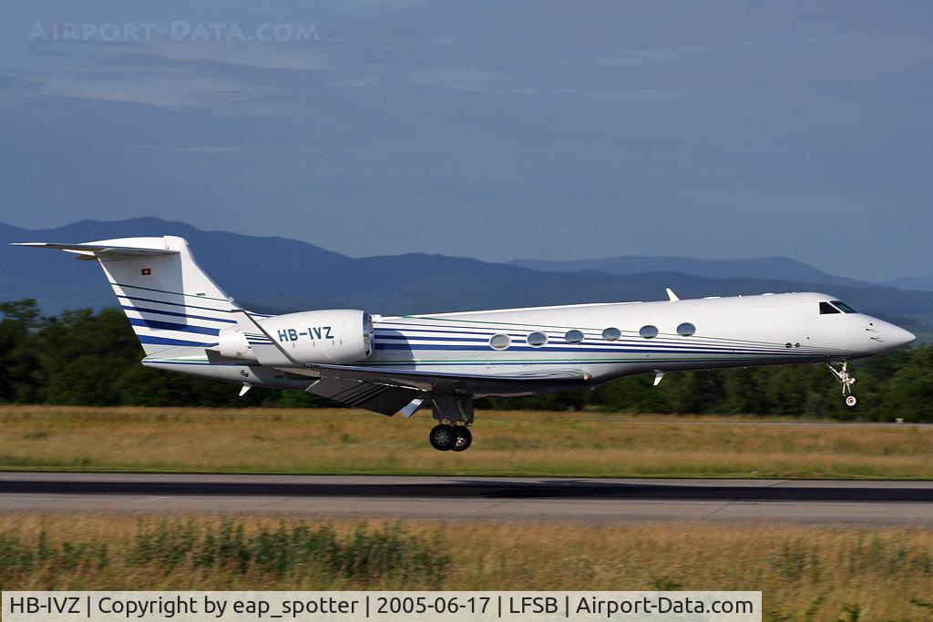 HB-IVZ, 2000 Gulfstream Aerospace G-V C/N 577, landing on rwy 16