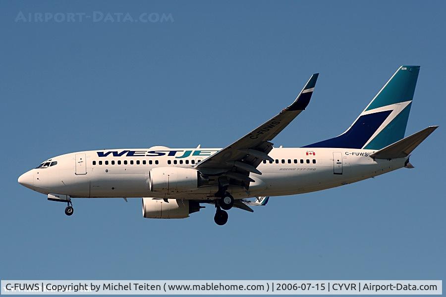 C-FUWS, 2004 Boeing 737-7CT C/N 32765, Westjet flight landing at Vancouver