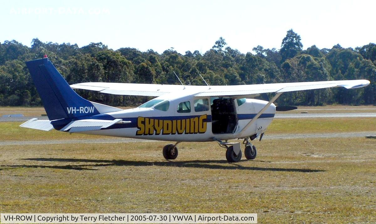 VH-ROW, 1965 Cessna P206A Super Skylane C/N P2060172, Cessna P206   Parachute platform at Warnervale