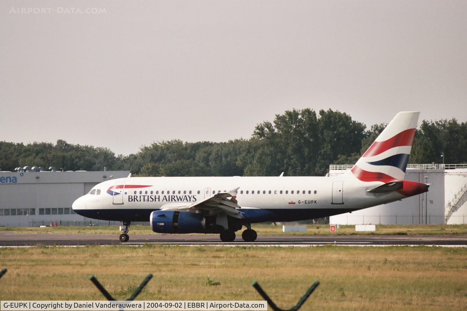G-EUPK, 2000 Airbus A319-131 C/N 1236, just arrived on rwy 25L