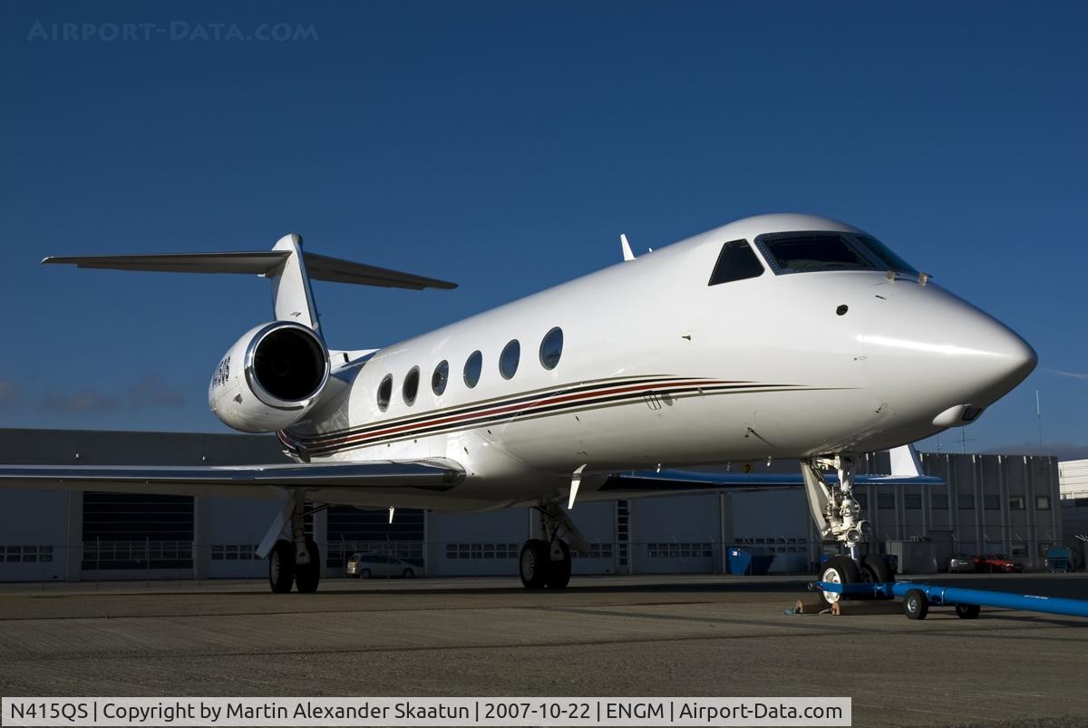 N415QS, 2005 Gulfstream Aerospace GIV-X (G450) C/N 4014, Parked at GA Terminalen at OSL.