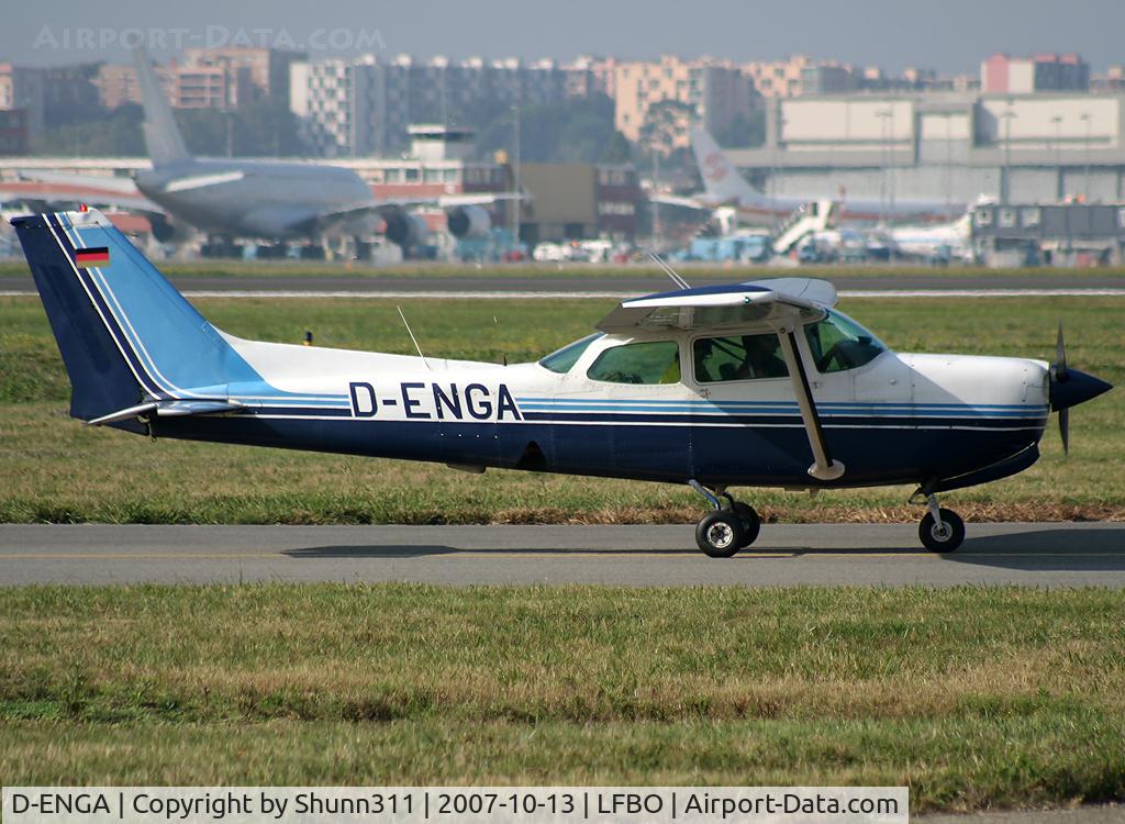 D-ENGA, Cessna 172RG Cutlass RG C/N 172RG0432, Taxiing to the General Aviation apron