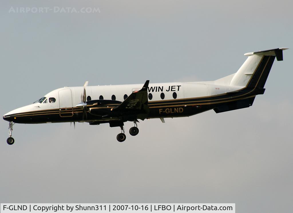 F-GLND, 1996 Beech 1900D C/N UE-196, Landing rwy 14L